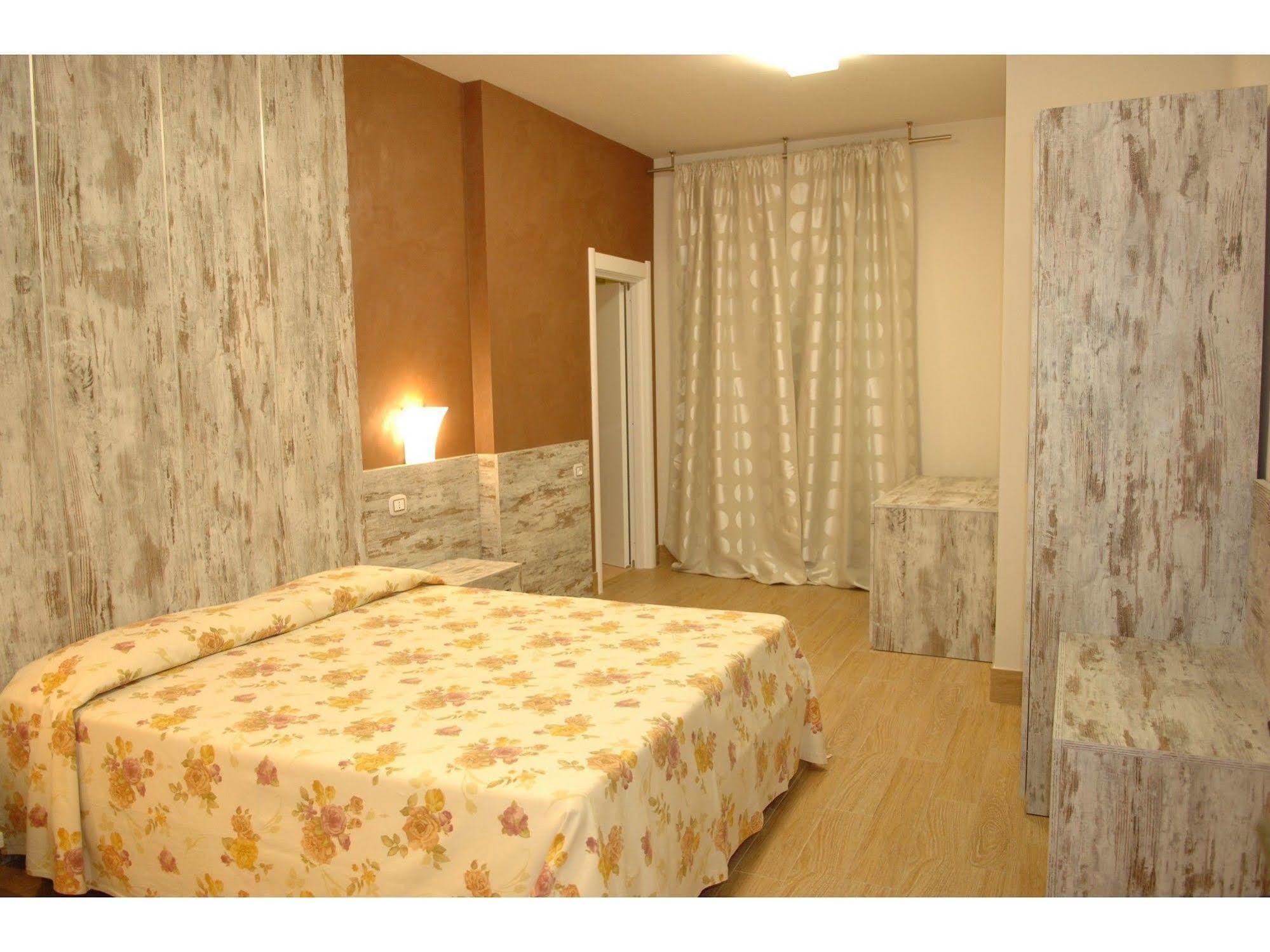 Hotel La Rosa Dei Venti Monte San Giusto Стая снимка